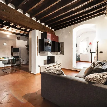 Apartment Hostly - Garden House Near The Tower - Historical House With Private Garden