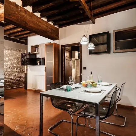 Apartment Hostly - Garden House Near The Tower - Historical House With Private Garden *