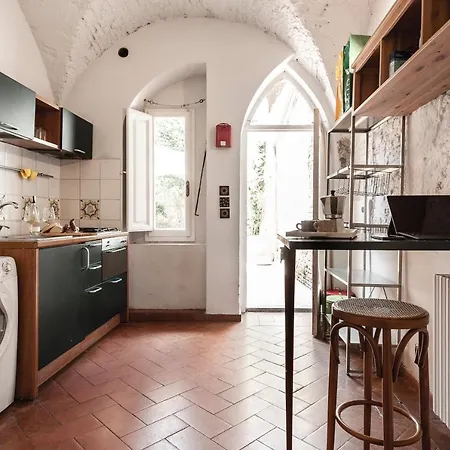 Apartment Hostly - Garden House Near The Tower - Historical House With Private Garden Pisa