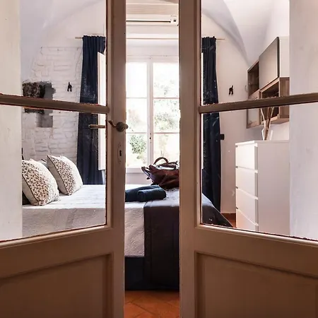 Hostly - Garden House Near The Tower - Historical House With Private Garden