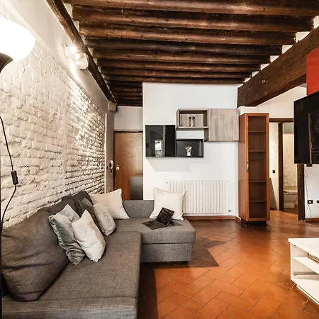 Hostly - Garden House Near The Tower - Historical House With Private Garden *