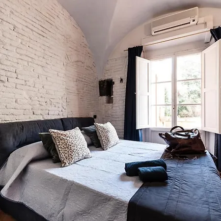 Hostly - Garden House Near The Tower - Historical House With Private Garden *