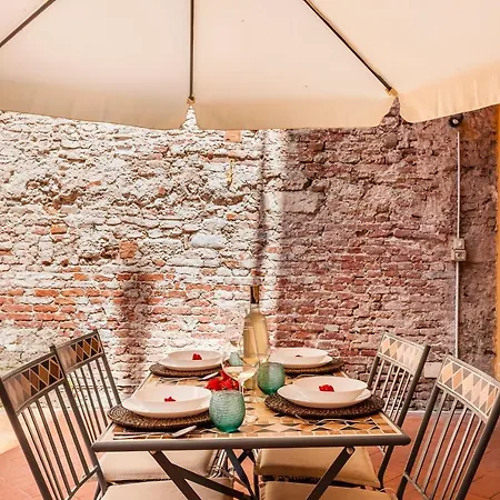 Hostly - Garden House Near The Tower - Historical House With Private Garden