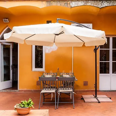 Hostly - Garden House Near The Tower - Historical House With Private Garden Apartment *